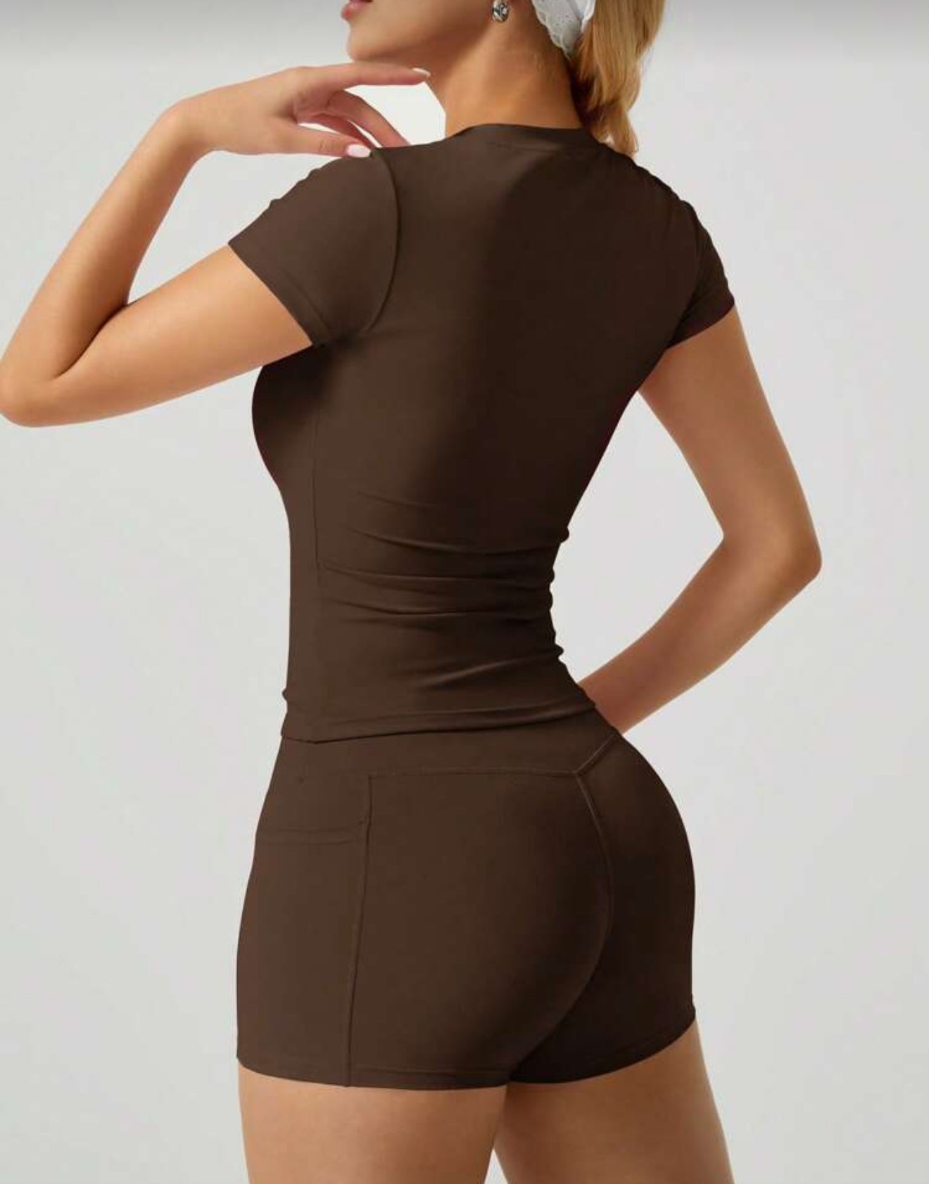 Ensemble de sport gainant avec des poches