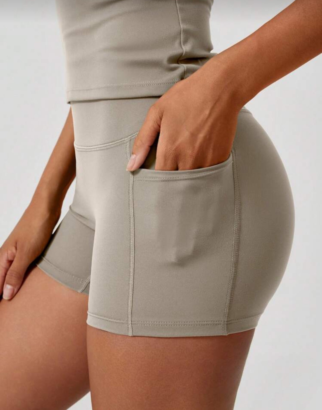 Ensemble de sport gainant short
