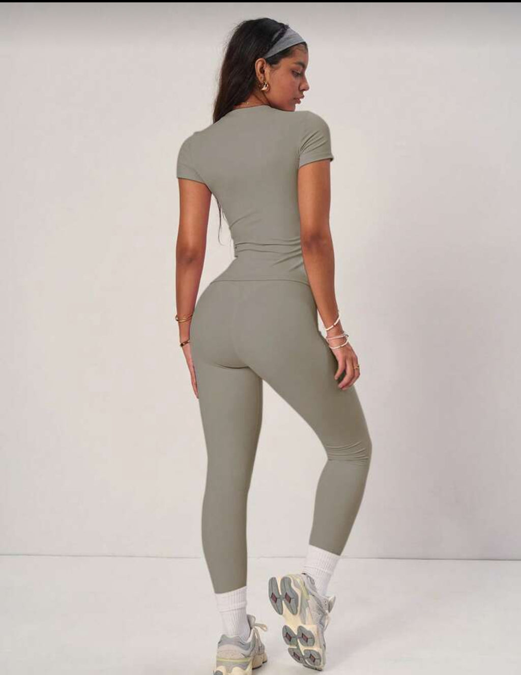 Ensemble gainant kaki